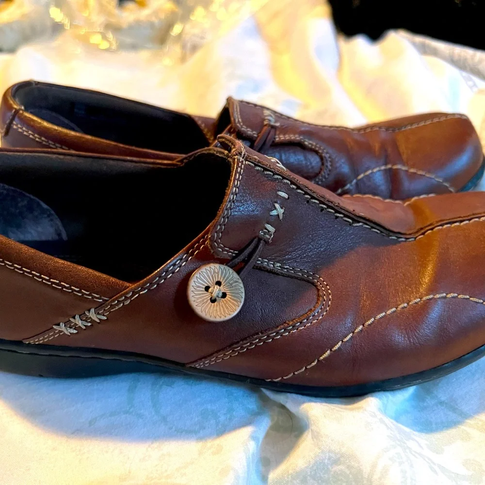 Clarks Uber comfortable slip on shoes. - Picture 4 of 7